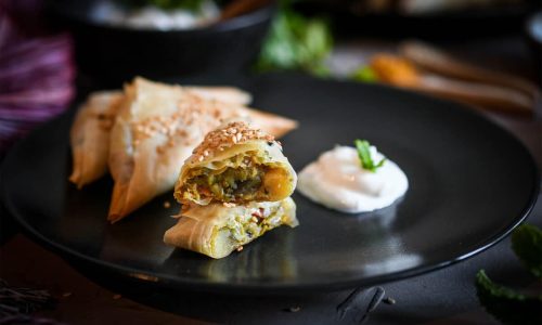 Samosas-de-verduras-con-salsa-de-yogur-y-menta_2-1200x800 (1)