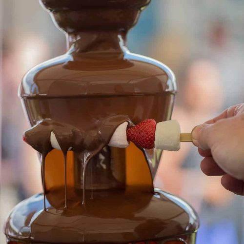 chocolate-fountain-strawberry-chocolate-dessert